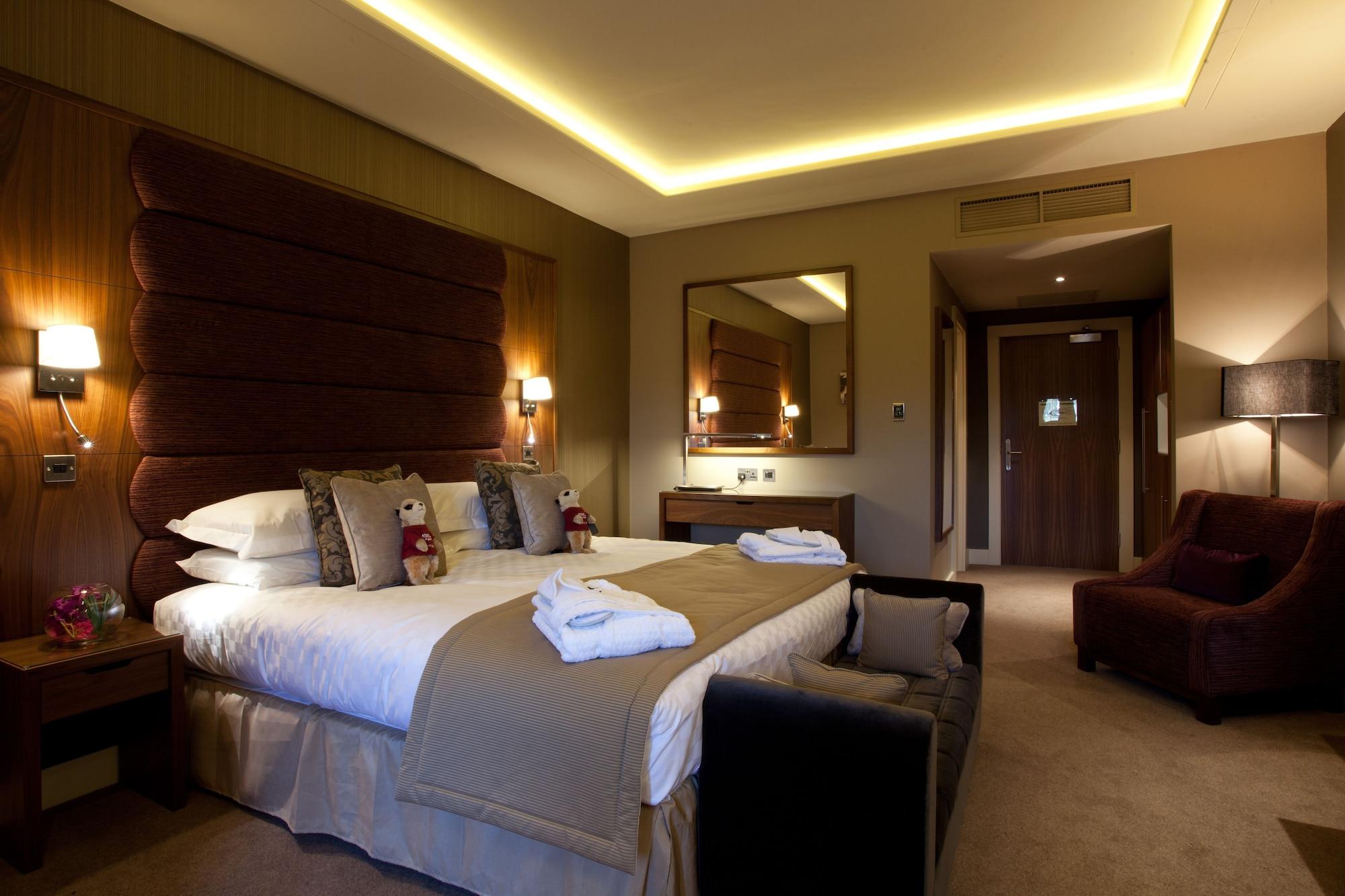 The Mere Golf Resort & Spa Exterior photo