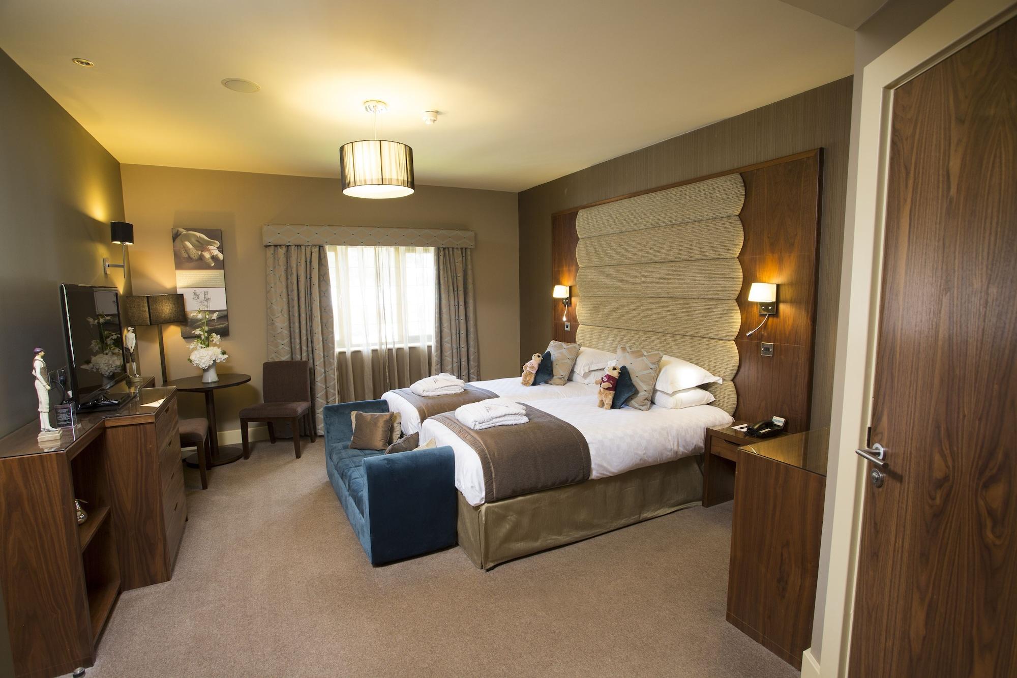 The Mere Golf Resort & Spa Exterior photo
